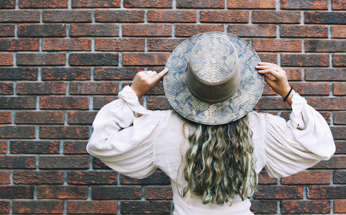 CORDOBES vinyl leather hat